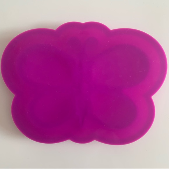 ✨2/$15 3/$20✨ Kushies Butterfly Silicone Divided Siliplate - Picture 2 of 4